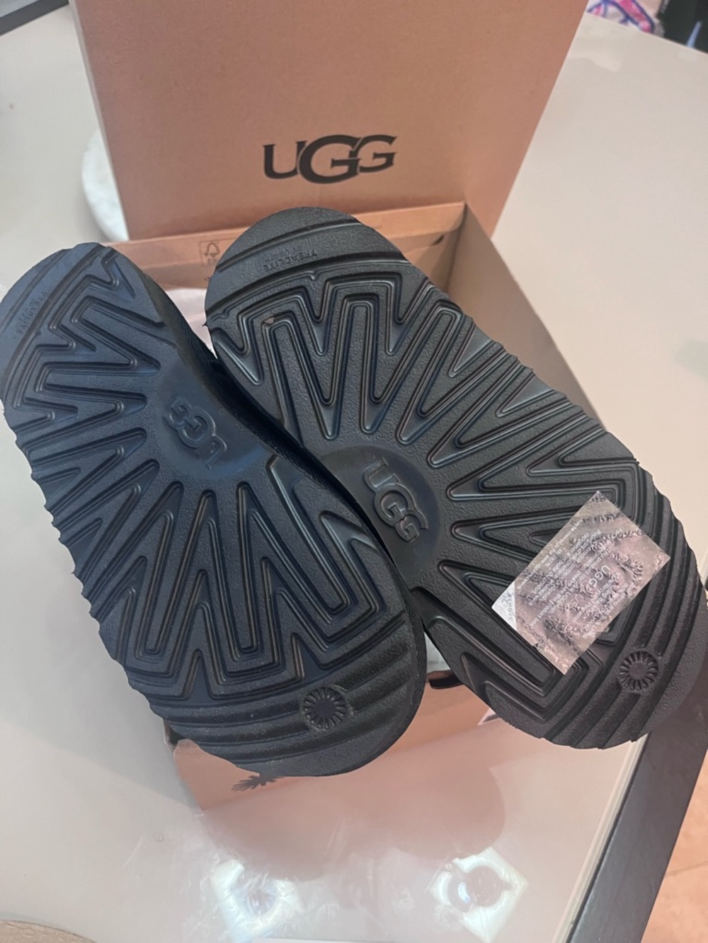 UGG Kids Classic II Glitter Leopard Black Boots - Picture 4 of 5